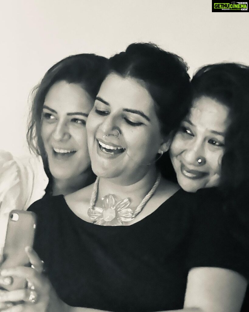 Mona Singh Instagram - #bettertogether #friendship #bday #surprises #laughter #madness #instagood
