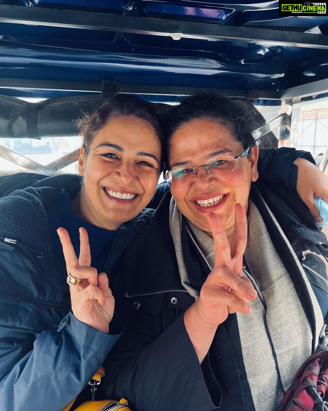 Mona Singh Instagram - Behind every great woman, I pray will be another great woman, Whispering in her ears “u’ve got this “ Happy women’s day ❤️❤️❤️❤️