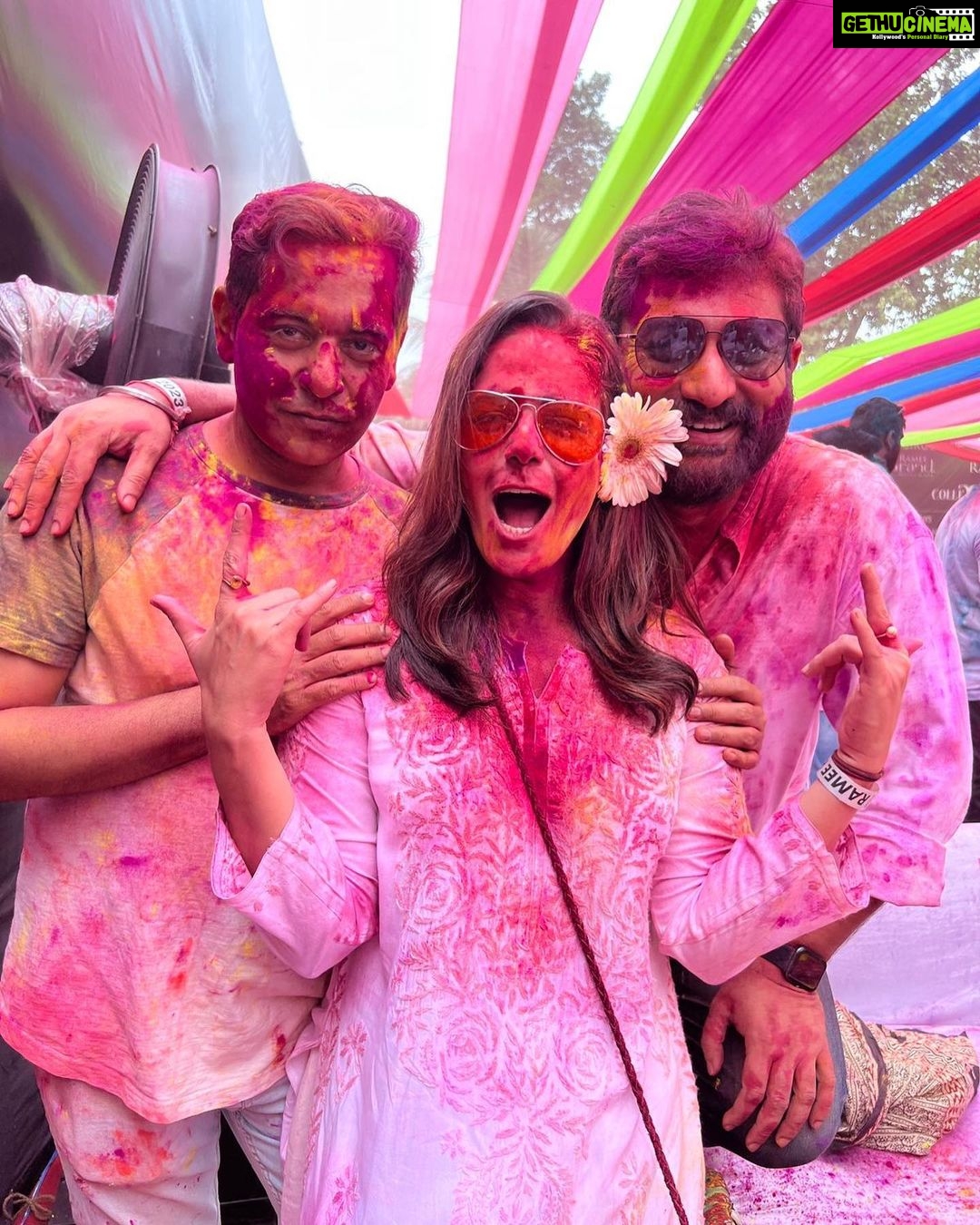 Mona Singh Instagram - Holi hai #color #life #happiness #friendship #food #dance