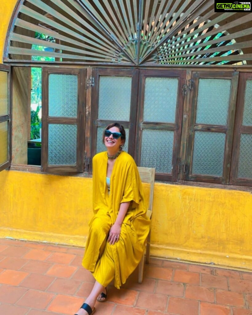 Mona Singh Instagram - Keep the smile on #yellow #sunshine #wonderfulworld #instagood 📸 @srg3075