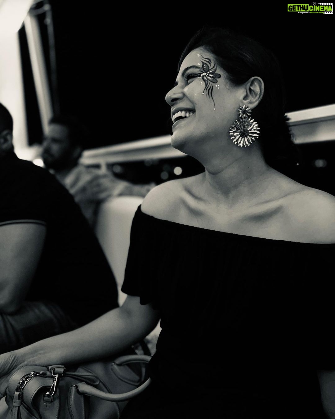 Mona Singh Instagram - 🖤#blacklove #instagood #instamood #facepainting #brightside