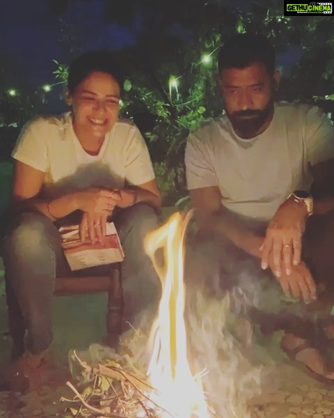 Mona Singh Instagram - There is only one happiness in life,to Love and be Loved ❤️Happy Anniversary to Us #instalove #instagood