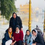 Mona Singh Instagram - Blessed #goldentemple #amritsar #familytime #divine #waheguru #instagood