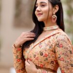 Munira Kudrati Instagram - बहुत कुछ कहना चाहता हूँ, पर कहने का मन नहीं, नदी को जैसे आज बहने का मन नहीं