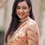 Munira Kudrati Instagram - Haan, kaisee ye hansee hai jo honton pe fasi hai? Zaraa gam se to faasle badhane do is din ko to gudagudi karne do 🤗