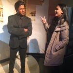Nadhiya Instagram - So what if it is not the real SRK 😂😂…A throwback pic where my daughter is wishing him the best. A very Happy Birthday Shah Rukh Khan❤️🎂 #shahrukhkhan #madamtussauds #waxmuseum Madame Tussauds London