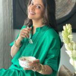 Nadhiya Instagram - Wishing us all Eid Mubarak🌙💜sharing some semiya paaysam virtually 😄💜 #eidmubarak #festival #love #peace #happiness #celebration #sweets