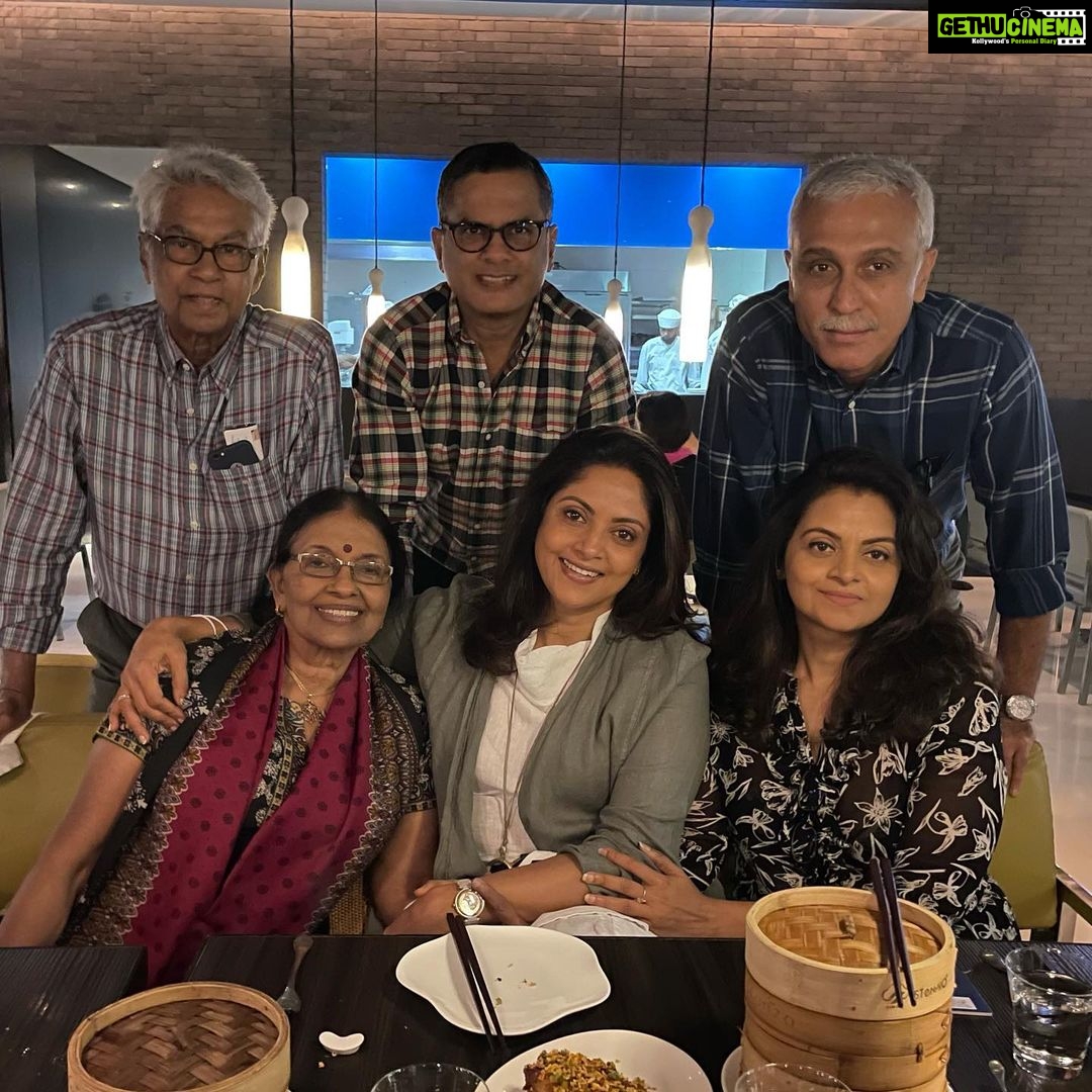 Nadhiya Instagram - Rung in my bday last nite the “Covid way“… cutting a cake without a candle ..( coz one is not allowed to blow out candles) 😅😅 More importantly, got to celebrate it with my loved ones❤️🎂 #birthday #family #covid #celebration #gratitude