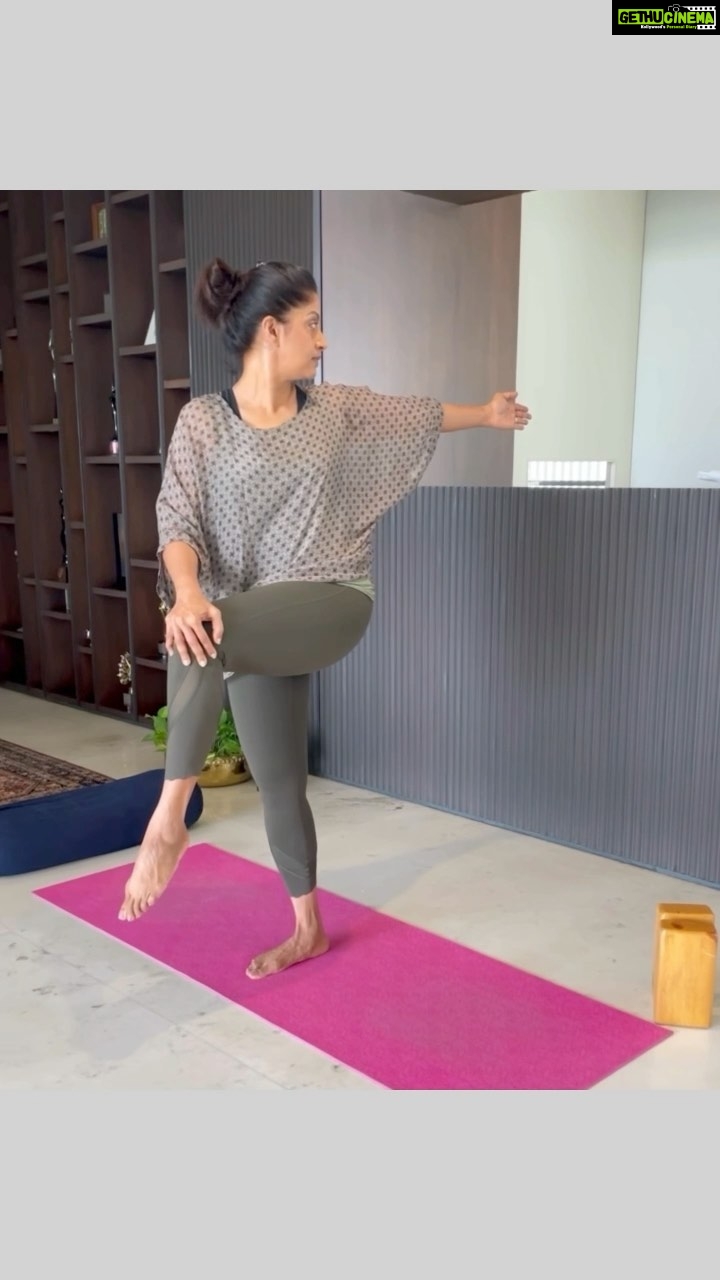 Nadhiya Instagram - Yoga is about stretching and not stressing 😅. Happy Yoga Day🧘🏽‍♀️ #yoga #worldyoga #meditation #stretching #stressrelief #mumbaifitness #mondaymotivation