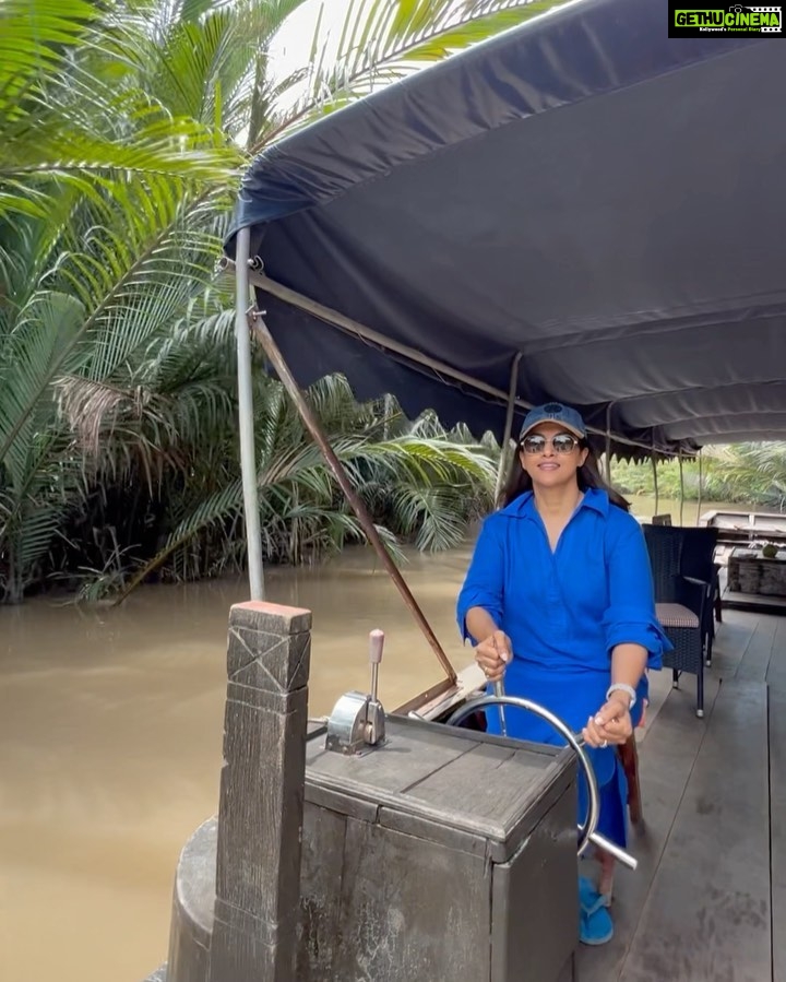 Nadhiya Instagram - The wheel caught my eye, making me nostalgic about cherished moments from my first film 🥰 🎬 #nokettadoorathukannumnattu #flashbackfriday #malayamcinema Mekong Delta, Vietnam