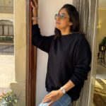 Nadhiya Instagram – Enjoying the moment💛