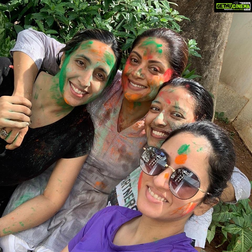 Nadhiya Instagram - Celebrating this Holi with colourful memories💛💜🧡❤️wishing you a all a safe and happy Holi🥰 @makeupbysmita @vrinda1792 monapuri56 #holi #colours #celebration #festival #festivevibes Mumbai