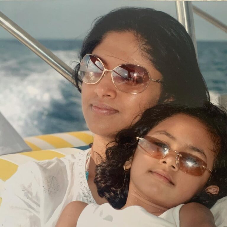 Nadhiya Instagram - Wishing our youngest a very Happy Birthday Jana🎂🎂 Hoping that your roaring 20’s fill you with love, happiness and all that life has to offer. Love you always 🥰🥰 #birthday #birthdaygirl #celebration