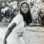 Nadhiya Instagram - A photograph from the first song I ever shot for - “Kiliye Kiliye Naruthen Mozhiye” from Nokketha Doorath Kannum Nattu.. #flashbackfriday #80s #80smusic #80sfashion