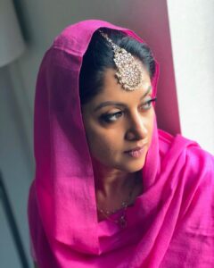 Nadhiya Instagram - Eid Mubarak to all! In the midst of the Covid lockdowns, please continue to stay at home but keep the celebrations of this joyous, peaceful holiday alive! Donate generously and count your blessings ❤️✨

#eid #eidmubarak #festival #safetyfirst #celebration