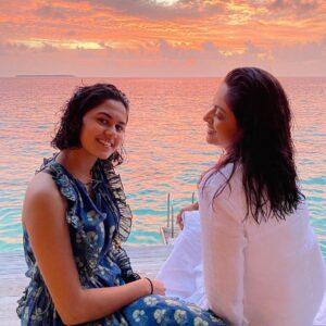 Nadhiya Instagram - Wishing our youngest a very Happy Birthday Jana🎂🎂 Hoping that your roaring 20’s fill you with love, happiness and all that life has to offer. Love you always 🥰🥰

#birthday #birthdaygirl 
#celebration