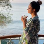 Nadhiya Instagram - Sunday mood 😇 #WeekendVibes