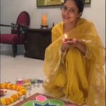 Nadhiya Instagram - Wishing u a joyful and colourful Diwali 🪔✨☺️May it light up your heart and souls😇🥰 #Diwali #LoveAndLight