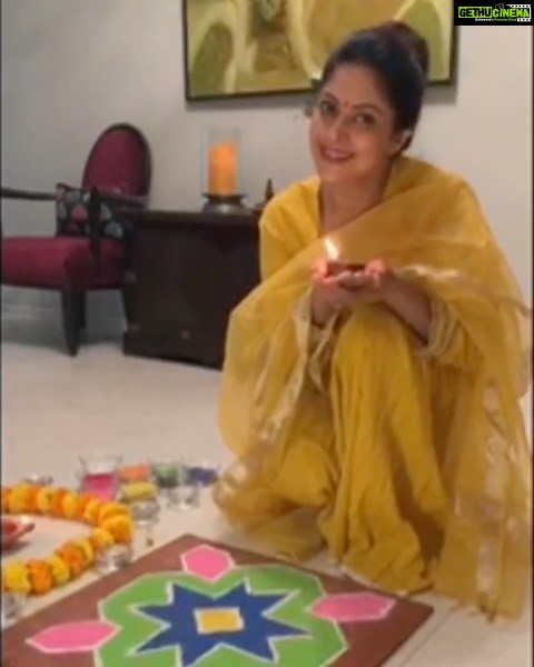 Nadhiya Instagram - Wishing u a joyful and colourful Diwali 🪔✨☺️May it light up your heart and souls😇🥰 #Diwali #LoveAndLight