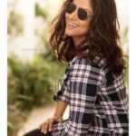 Nadhiya Instagram - Reminiscing this lovely photo shoot sporting fun hair and glam shades with this great team💙📸 @jfwdigital @venketramg @rachelstylesmith #TBT #ThrowbackThursday #Photoshoot