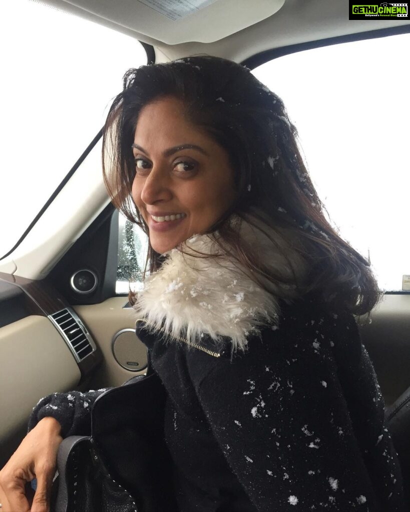 Nadhiya Instagram - SnOw grateful for you all💙❄️☃️#555k #snow #winter #tbt #winteriscoming East Coast