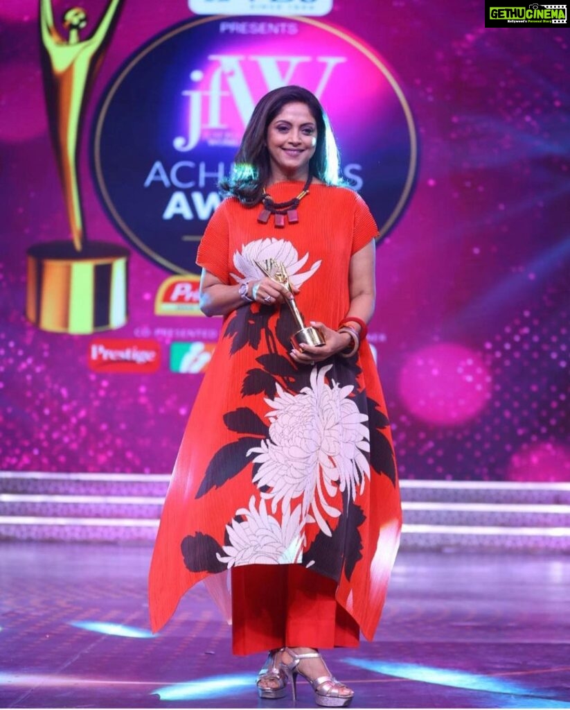 Nadhiya Instagram - Thank you @jfwdigital for this Womens Achiever Award.. I am truly touched and humbled to receive this award amongst so many women who have pushed the boundaries of cinema empowering audiences everywhere. I am also extremely grateful to my fans and supporters who have continued to shower me with their love and inspire me to work harder…❤🙏 #jfw #womeninentertainment #womenempowerment @rahman_actor