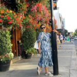 Nadhiya Instagram - Flowers keep me in high spirits. 💙🌸❤️🌹🧡🌺 #throwbackthursday #holiday #london #flowers