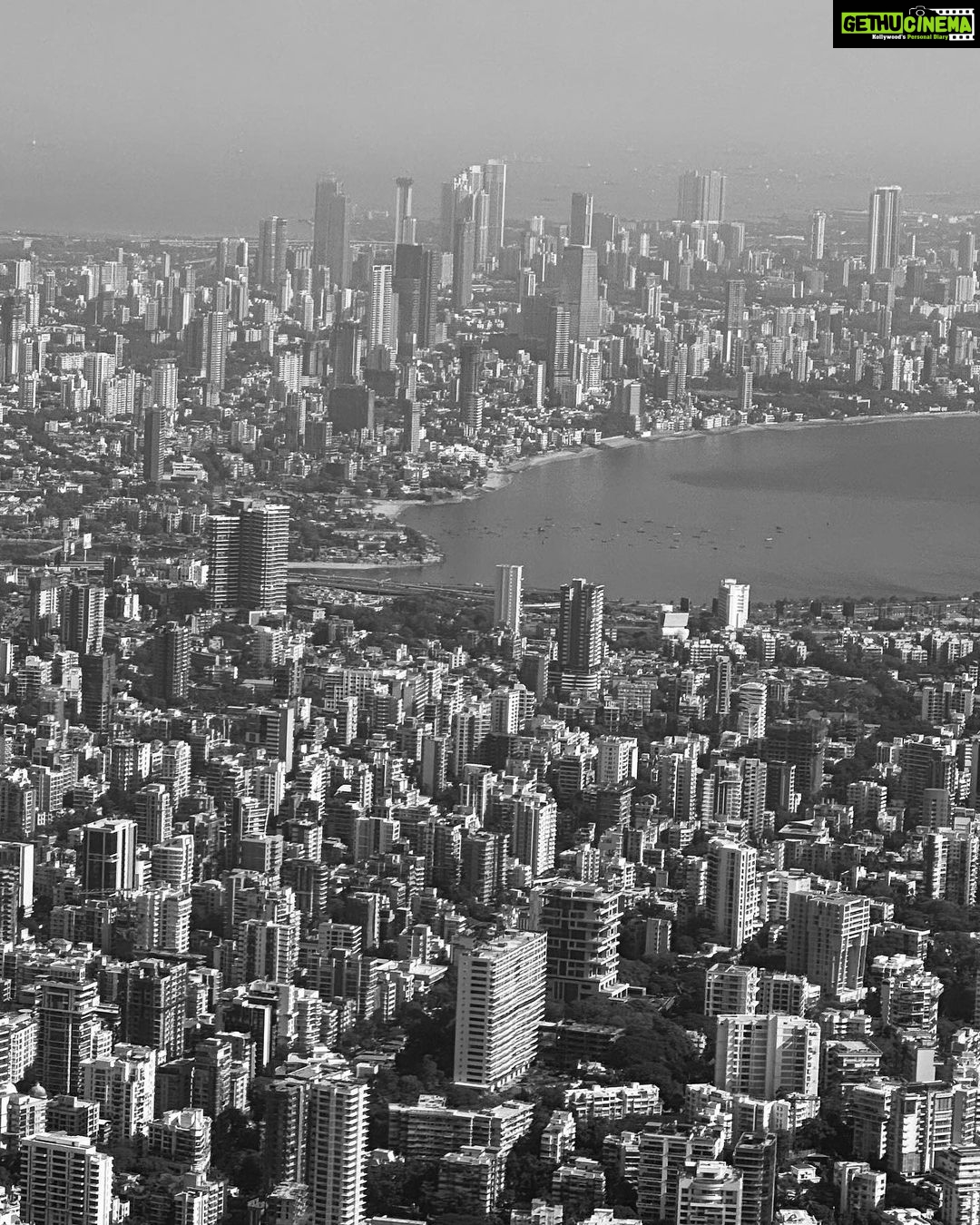 Nadhiya Instagram - Yeh Hain Mumbai Meri Jaan! The city I was born and raised in. ✨🏙️ Capturing this iconic skyline on a clear day! My only regret is the lack of greenery ☹️ #MumbaiLove #CityLife #ShotOniPhone #Photography Mumbai, Maharashtra