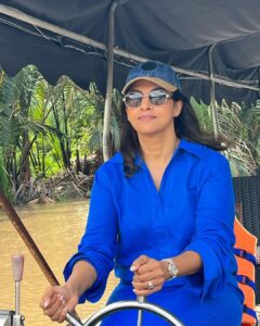 Nadhiya Instagram - The wheel caught my eye, making me nostalgic about cherished moments from my first film 🥰 🎬

#nokettadoorathukannumnattu #flashbackfriday #malayamcinema