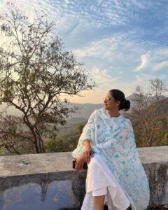 Nadhiya Instagram - Savouring the sunset🌅

#sunsetphotography #sunsetlovers #goldenhour