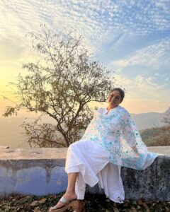 Nadhiya Instagram - Savouring the sunset🌅

#sunsetphotography #sunsetlovers #goldenhour