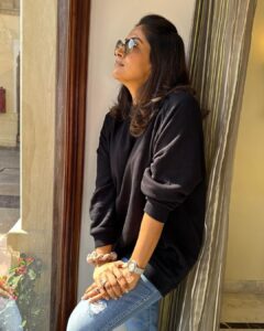 Nadhiya Instagram - Enjoying the moment💛