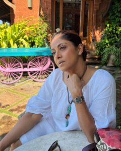 Nadhiya Instagram - Not sure why I’m so deep in thought… 😂

#travel #mindset #relaxing