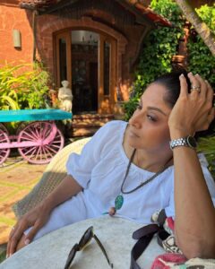 Nadhiya Instagram - Not sure why I’m so deep in thought… 😂

#travel #mindset #relaxing