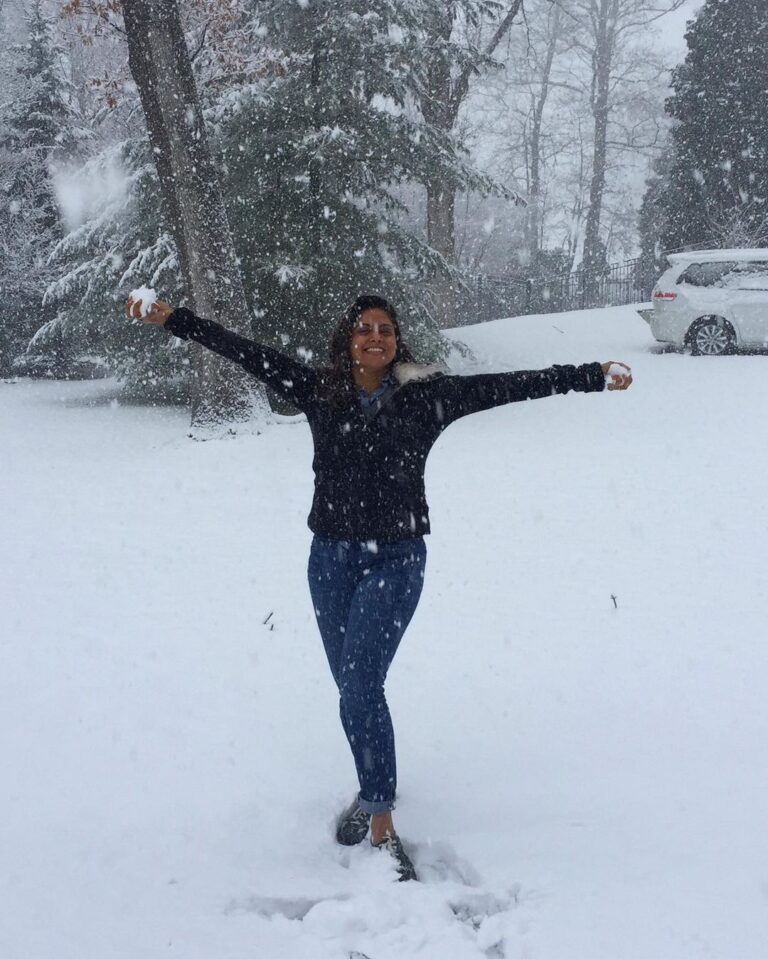 Nadhiya Instagram - SnOw grateful for you all💙❄️☃️#555k #snow #winter #tbt #winteriscoming East Coast