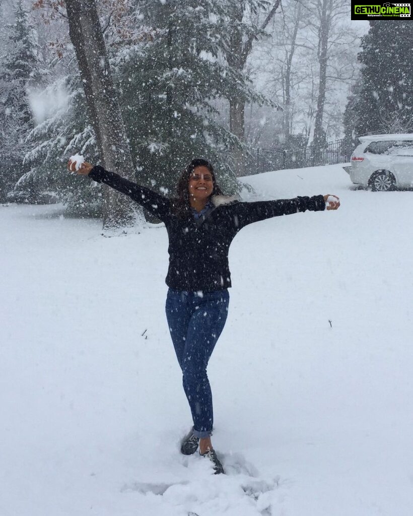 Nadhiya Instagram - SnOw grateful for you all💙❄☃#555k #snow #winter #tbt #winteriscoming East Coast