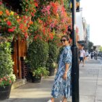 Nadhiya Instagram - Flowers keep me in high spirits. 💙🌸❤️🌹🧡🌺 #throwbackthursday #holiday #london #flowers