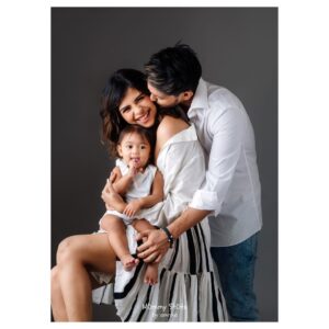 Nakul Instagram - 💜🌈💜🌈💜🌈

📸 @mommyshotsbyamrita 

💄 @salomirdiamond @raisedbrowsbybhavani 

👗 @prajanyaanand 

#nakkhulsrubee #khulbee #khulbeetails #khulbaebee #myakira #familypotrait
