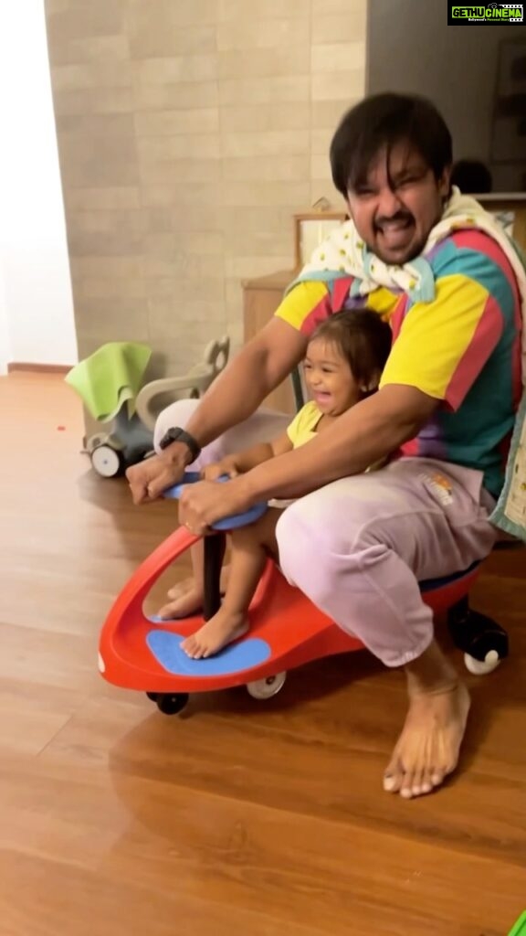 Nakul Instagram - This is how @actornakkhul was using this swing car and broke his back before realising how to actually use it ! 😂😂😂😂 I mean when your daughter INSISTS that you sit along with her and ride it, how can you say no ? 😅 #myakira #khulbee #khulbeetails #khulbaebee #nakkhulsrubee