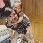 Nakul Instagram - Did you ???!!! 🤨 For the longest time I fantasised of carrying my child piggybacking. Now that I’m doing it, my Back and Knees are crying for help. 🥲🥲 Did my workout by carrying Akira piggyback for the last half hour🥲 #myakira #khulbeetails #khulbabee #khulbee #didyou