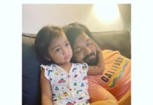 Nakul Instagram - Best feeling in the whole wide world ! ✨ My Akira 🥰 Thankyou Mumma @srubee for this timely snap 🤗 #myakira #khulbeetails #khulbaebee #nakkhulsrubee #blessedwiththebest