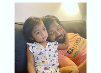 Nakul Instagram - Best feeling in the whole wide world ! ✨ My Akira 🥰 Thankyou Mumma @srubee for this timely snap 🤗 #myakira #khulbeetails #khulbaebee #nakkhulsrubee #blessedwiththebest