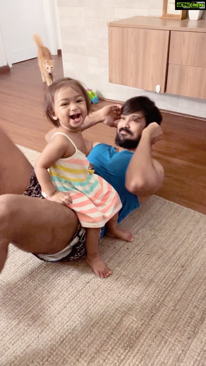 Nakul Instagram - Akira maybe looks like a xerox of me but her characteristic are ditto her Mumma @srubee ! Both these Leos torture me while working out. One makes banana cake and the other sits on me and eats while I’m working out ! Nalla vechu seringa da enna ! 😕😕 Btw fam … DID YOU ???? SHOULD’NT YOU ??? 🤔 #myakira #khulbee #khulbeetails #khulbaebee #nakkhulsrubee #workoutlife #didyou