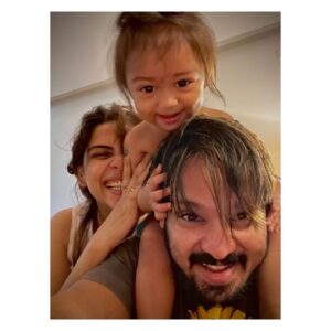 Nakul Instagram - Hope you had n awesome day Fam! Happy weekend to y’all, lots of love from us. 
.
.
#myakira #khulbaebee #khulbeetails #nakkhulsrubee #weekendvibes #wearefamily