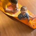 Nakul Instagram - What does working out with a 15 month old looklike ! 🥺🥺 But you still got to do what you got to do ! 🧐 DID YOU FAM ????? 🤨🤨 The only credit I’ll give @srubee here is for her video and editing skills 🙄🙄 #myakira #homeworkout #khulbeetails