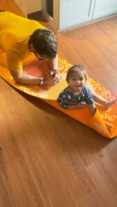 Nakul Instagram - What does working out with a 15 month old looklike ! 🥺🥺

But you still got to do what you got to do ! 🧐

DID YOU FAM ????? 🤨🤨

The only credit I’ll give @srubee here is for her video and editing skills 🙄🙄 

 #myakira #homeworkout #khulbeetails