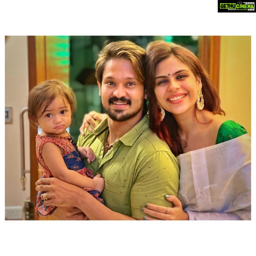 Nakul Instagram - Happy Diwali Fam! Have a Blast, May this season bring Good luck and happiness to y’all 🧨❤️🥰 Thank you @danushbhaskar mama for this lovely Pic ❤️ . . #khulbeetails #khulbaebee #myakira #diwali #diwali2021
