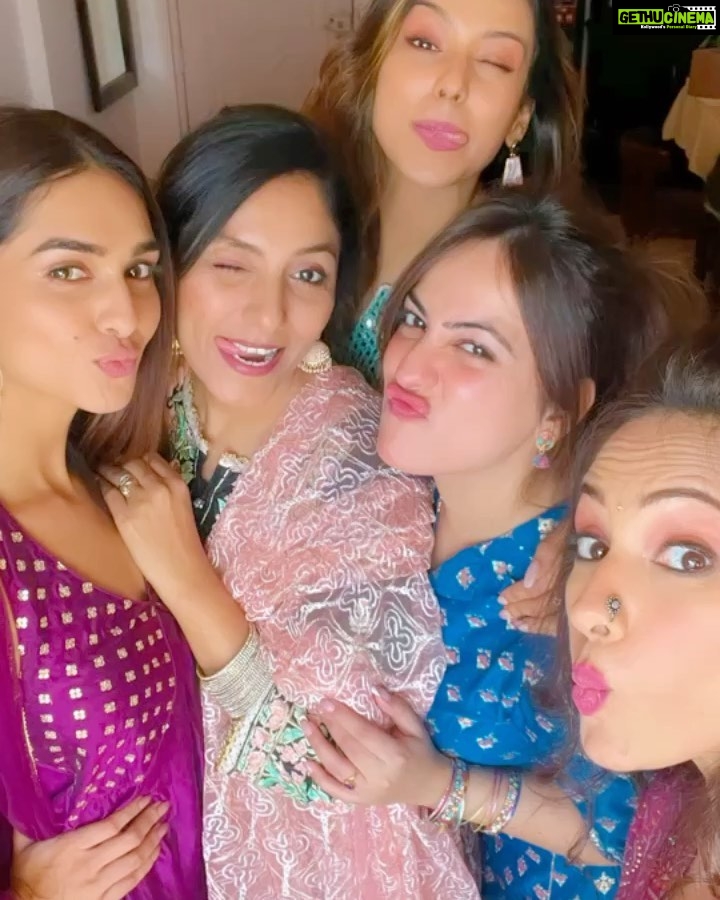 Neha Prajapati Instagram - Had a blast at @shireenmirza and @hasansartaj ‘s Eid party.. You two are wonderful host .. delicious food .. specially “sheerkurma” a big muuaahhh to mommy .. & surprise yummy cake by @iamitsinghthakur 🤤 Funfilled laughters .. dumbshedas(we won btw😅) And the “JADOJEHAD” we made for making reels🤣🤣🤣 Thankyou for inviting 🤗❤️❤️