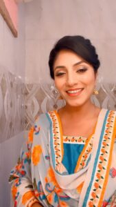 Neha Prajapati Instagram - Passion 🎵 . . #reels #reelsinstagram #reelitfeelit #instagramreels #singing #bollywood #explore #explorepage #nehaprajapati