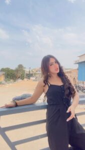 Neha Prajapati Instagram - Jiski biwi na ho !!!! 🫣😜
#reelitfeelit #instalove #shalinimahhall